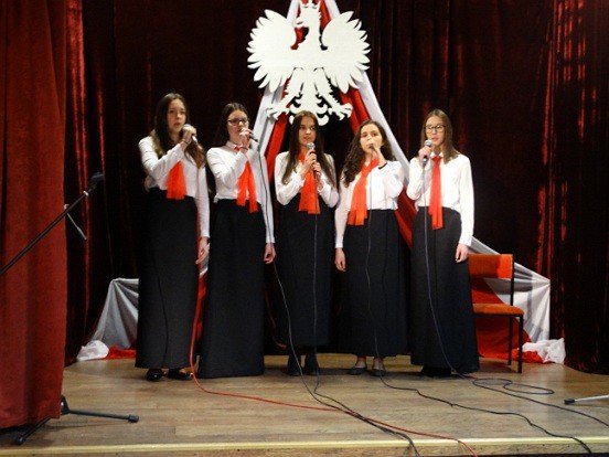 patriotyczne-nuty-w-modziezowym-domu-kultury-foto-73831