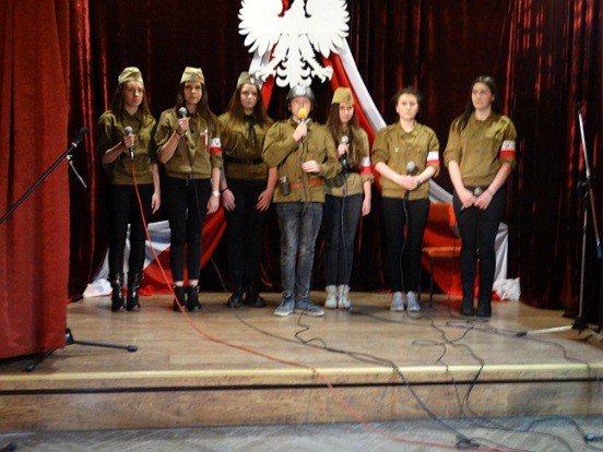 patriotyczne-nuty-w-modziezowym-domu-kultury-foto-73831