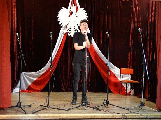 patriotyczne-nuty-w-modziezowym-domu-kultury-foto-73831