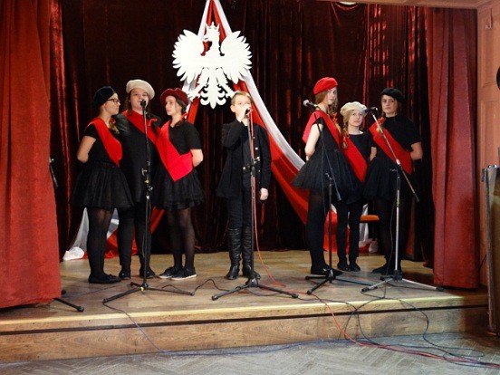 patriotyczne-nuty-w-modziezowym-domu-kultury-foto-73831
