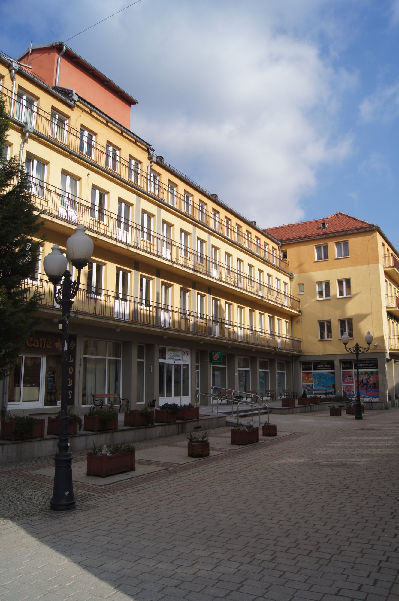 Dom Zdrojowy od Placu Piastowskiego