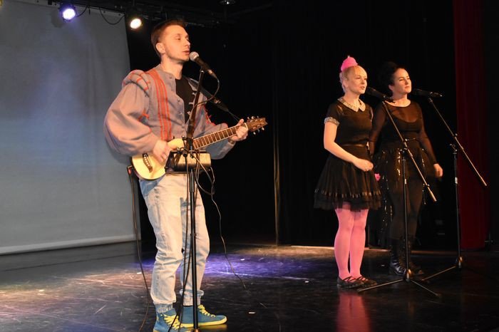 poranek-rodzinny-z-brzydkim-kaczatkiem-foto-73853