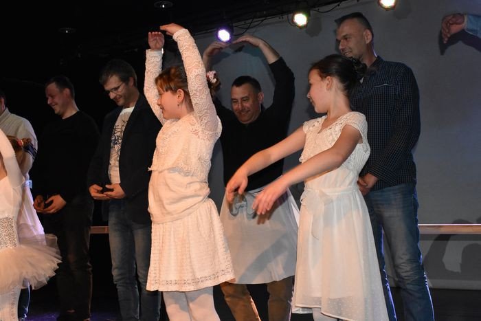 poranek-rodzinny-z-brzydkim-kaczatkiem-foto-73853