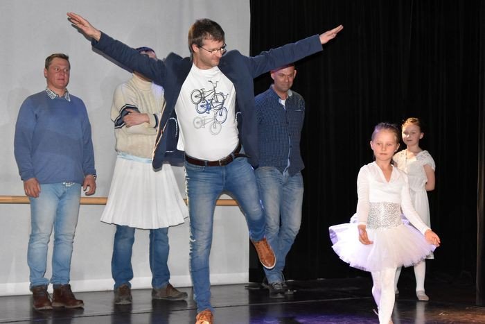 poranek-rodzinny-z-brzydkim-kaczatkiem-foto-73853
