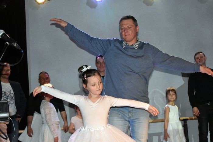 poranek-rodzinny-z-brzydkim-kaczatkiem-foto-73853