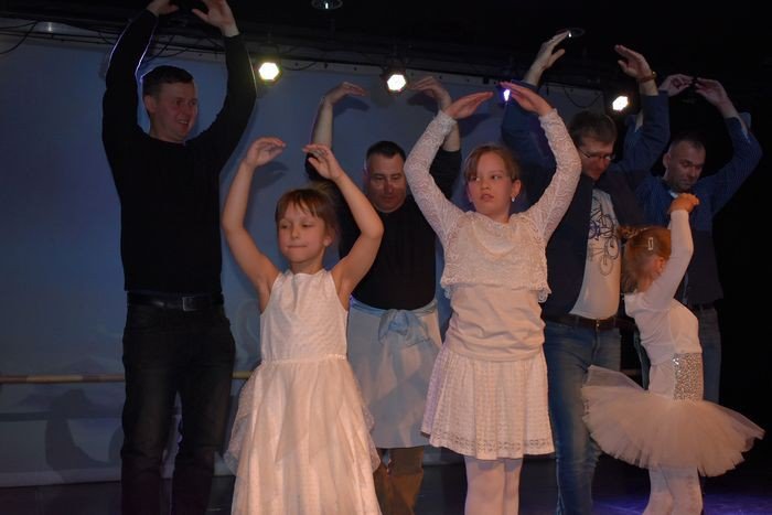 poranek-rodzinny-z-brzydkim-kaczatkiem-foto-73853