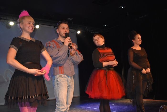 poranek-rodzinny-z-brzydkim-kaczatkiem-foto-73853