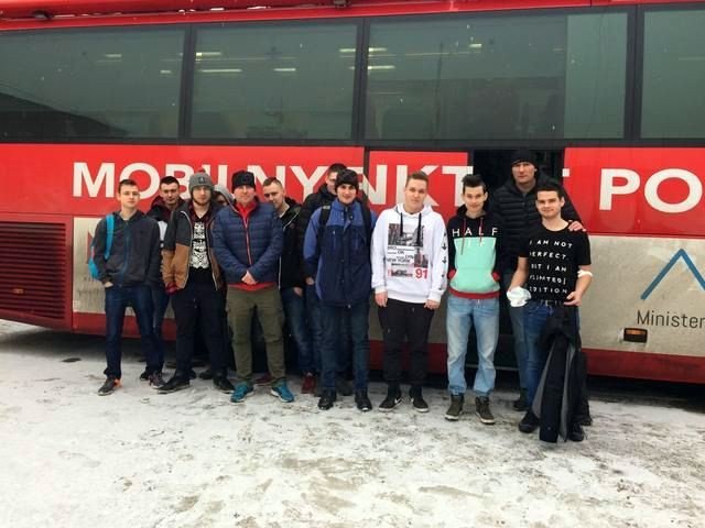 mundurowi-i-uczniowie-w-akcji-spokrewnieni-suzba-foto-73896