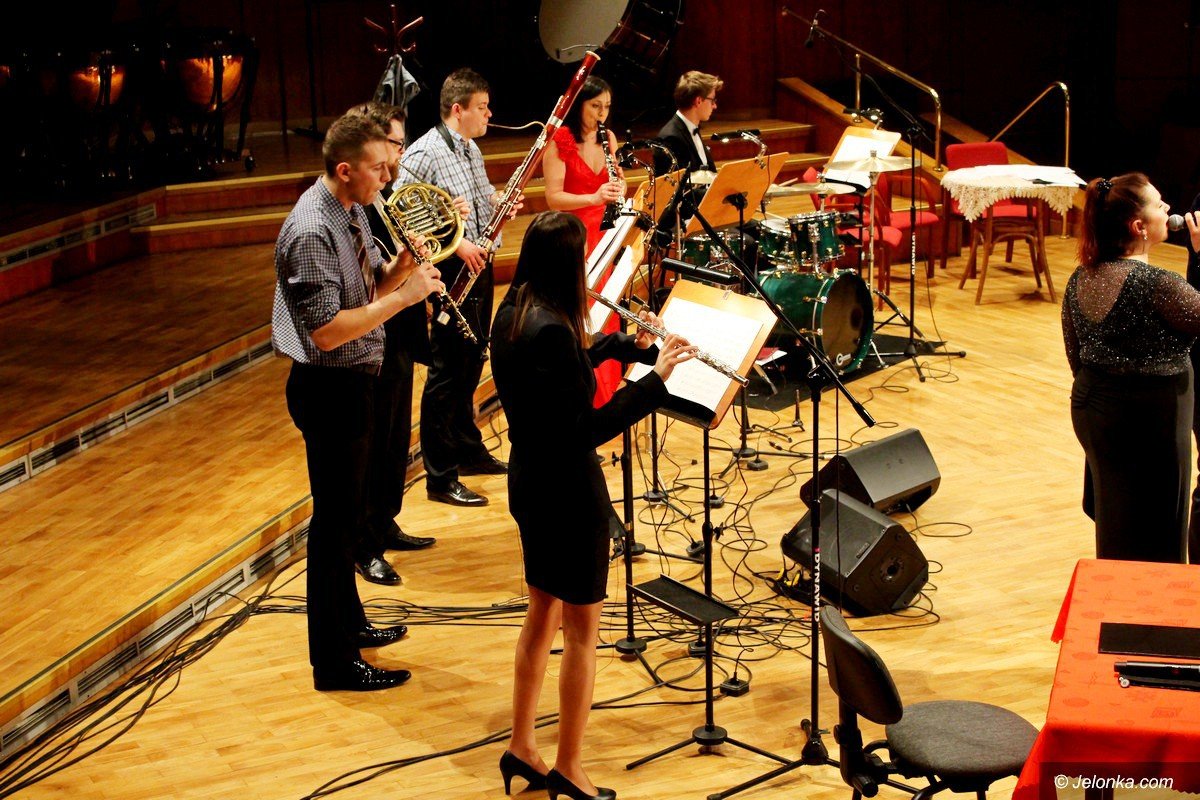 w-filharmonii-kobiety-bawiy-sie-wspaniale-foto-73943
