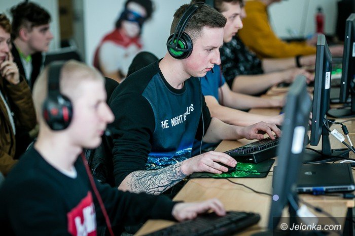 w-turnieju-csgo-wyonili-finalistow-foto-74027