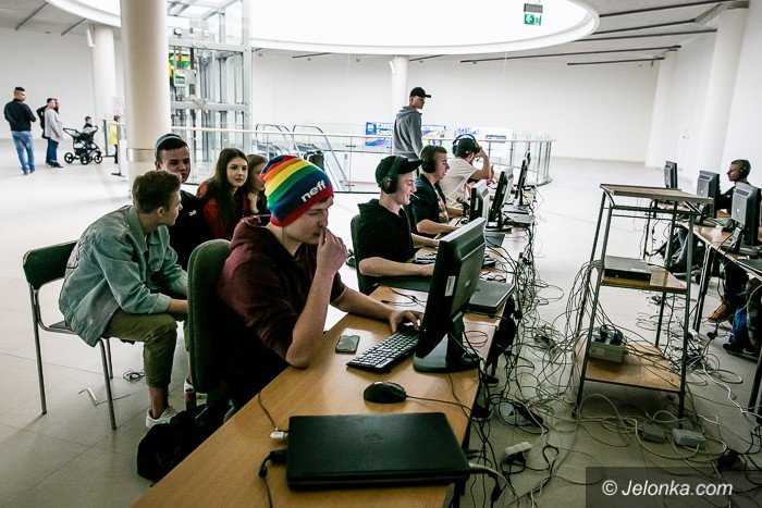 w-turnieju-csgo-wyonili-finalistow-foto-74027