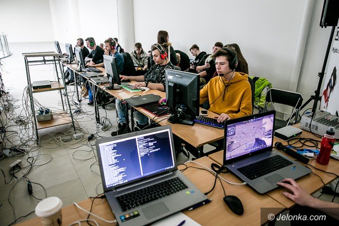 w-turnieju-csgo-wyonili-finalistow-foto-74027