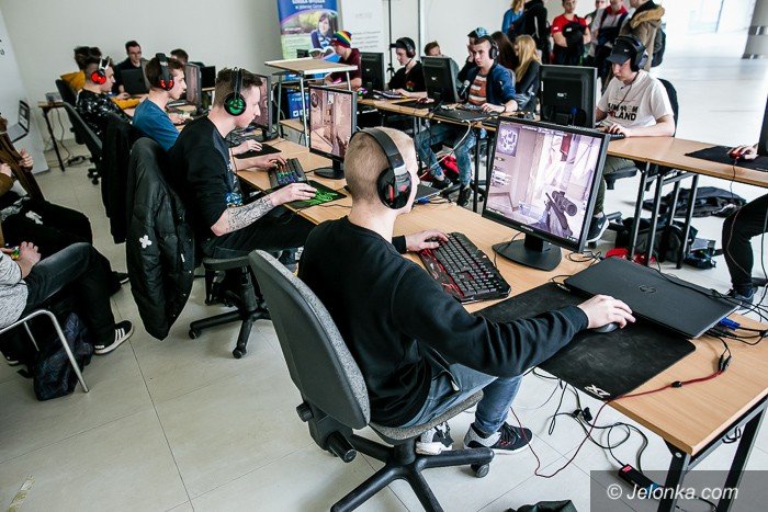 w-turnieju-csgo-wyonili-finalistow-foto-74027