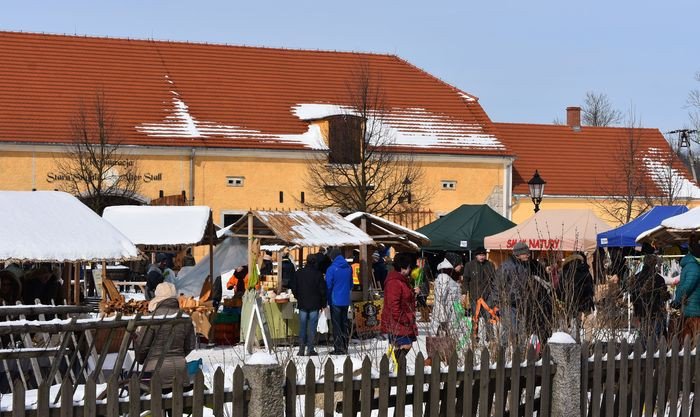 wielkanocny-jarmark-w-zimowej-scenerii-foto-74135