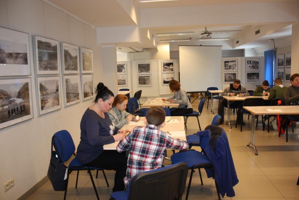 zdobili-pisanki-metoda-batikowa-foto-74145