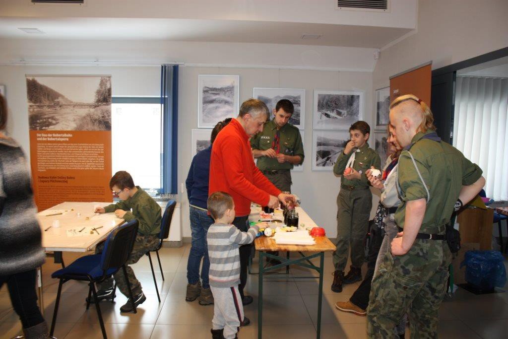 zdobili-pisanki-metoda-batikowa-foto-74145