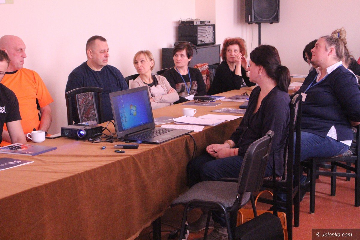 bezpieczni-w-suzbie-i-w-pracy-po-szkoleniu-w-mops-foto-74188