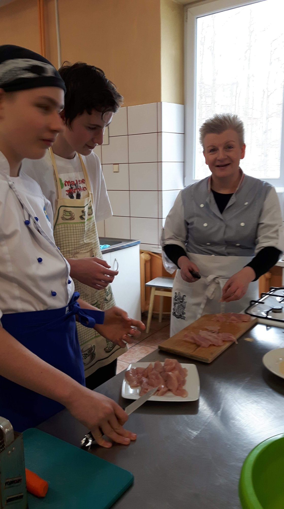uczniowie-z-15-byli-w-goscinie-w-zspuibs-i-gotowali-foto-74258