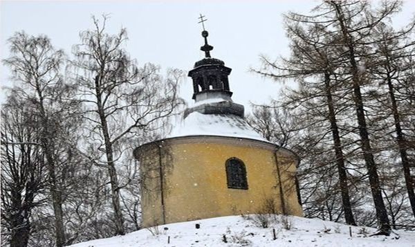 wandale-zniszczyli-elewacje-kaplicy-foto-74259
