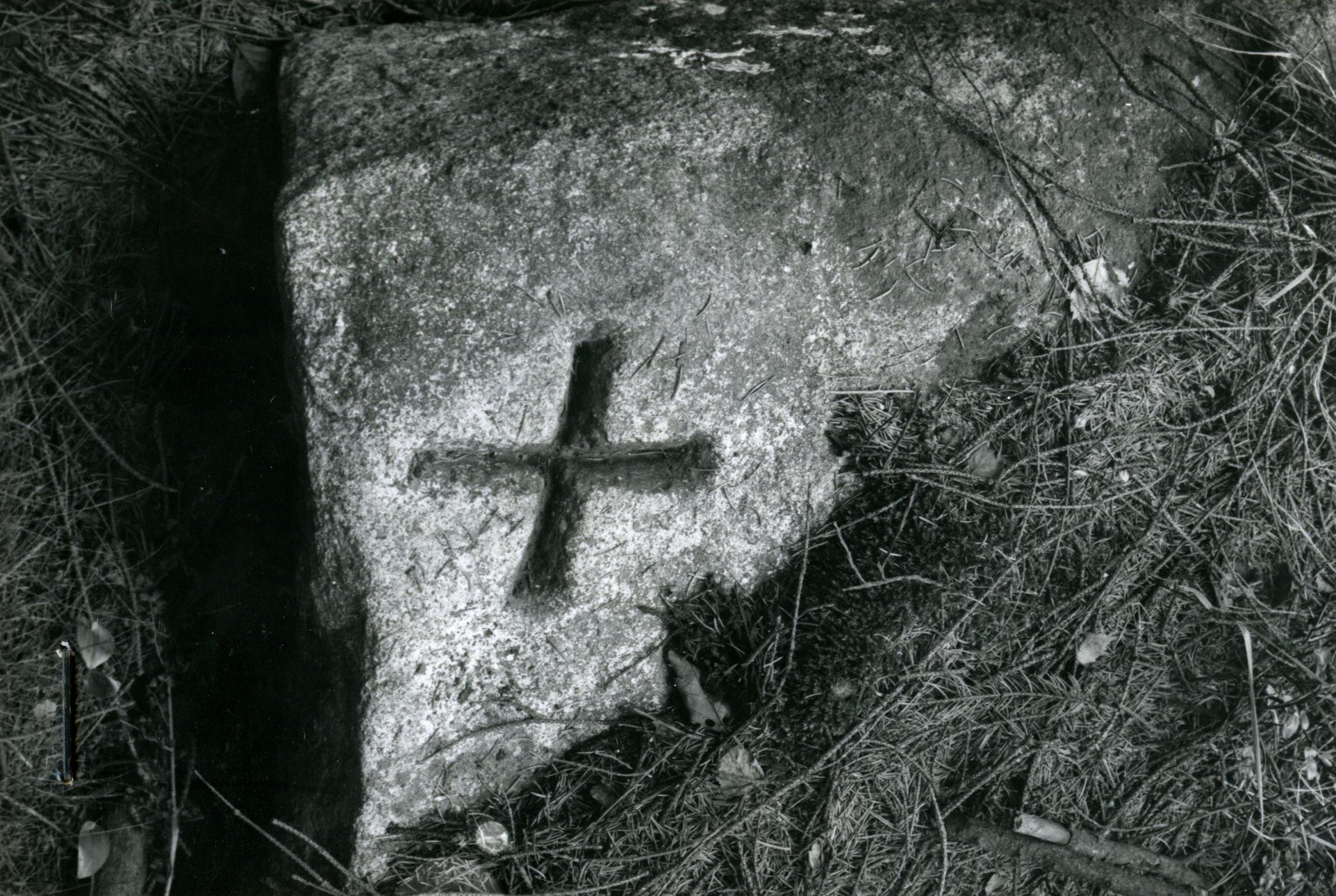 Krzyż na głazie