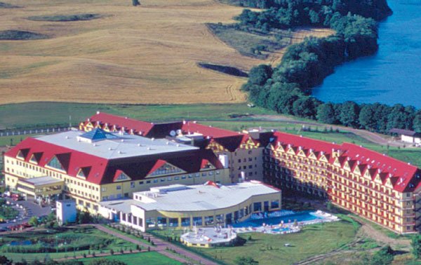 Hotel Gołębiewski w Mikołajkach. Podobny ma powstać w Karpaczu.