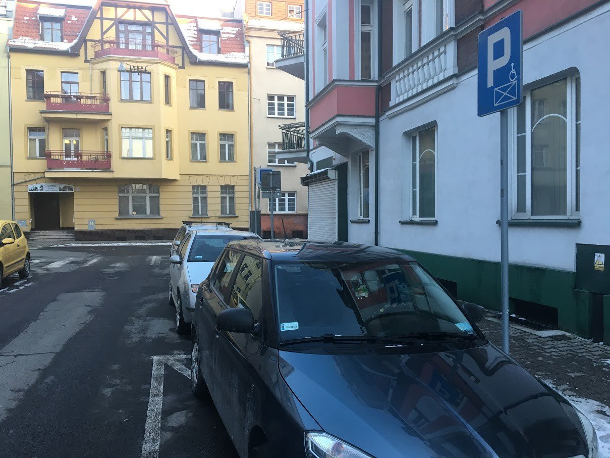 proceder-na-jeleniogorskich-parkingach-foto-74313