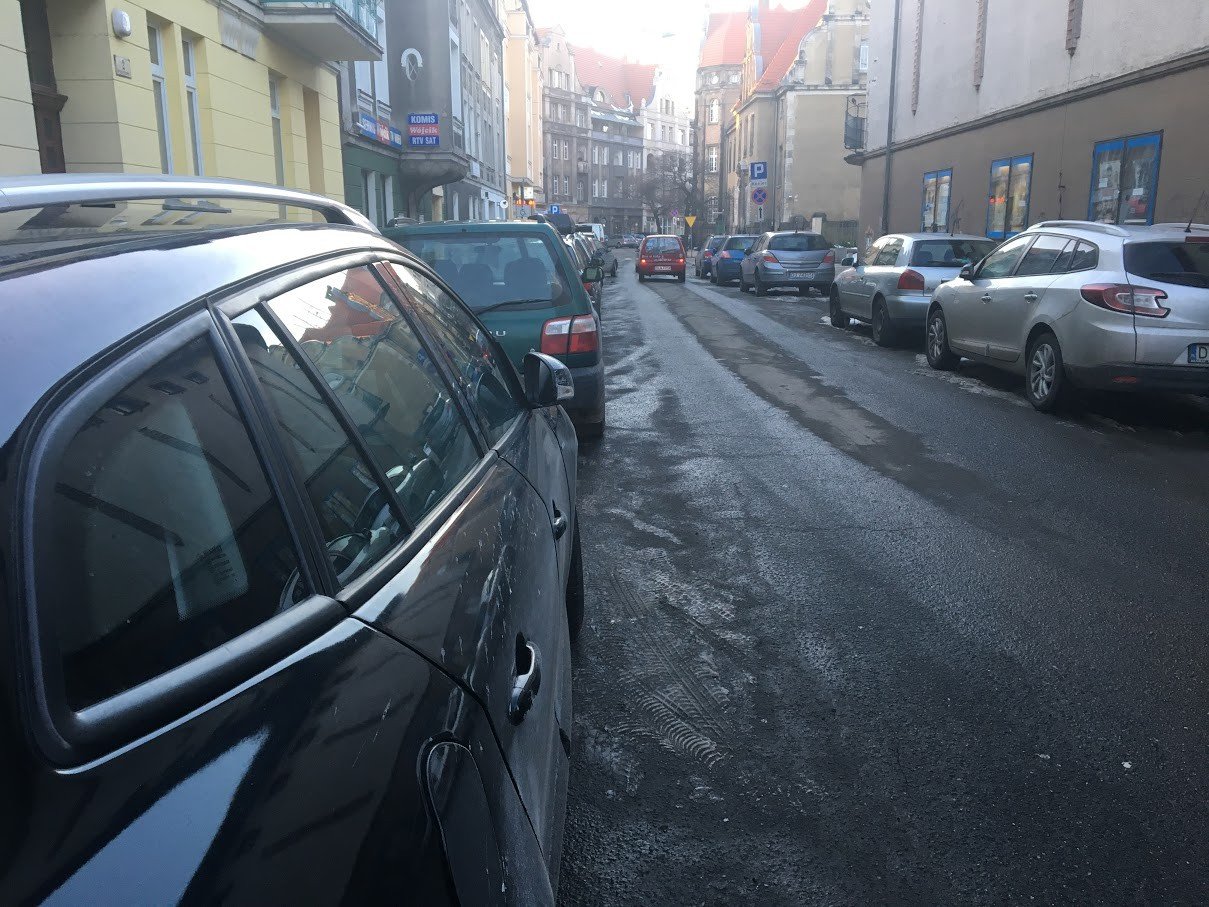 proceder-na-jeleniogorskich-parkingach-foto-74313