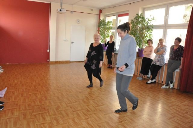 tance-w-kregu-w-przystani-tworczej-foto-74315