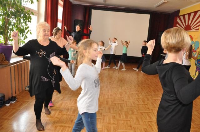 tance-w-kregu-w-przystani-tworczej-foto-74315