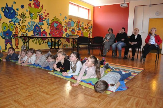 tance-w-kregu-w-przystani-tworczej-foto-74315