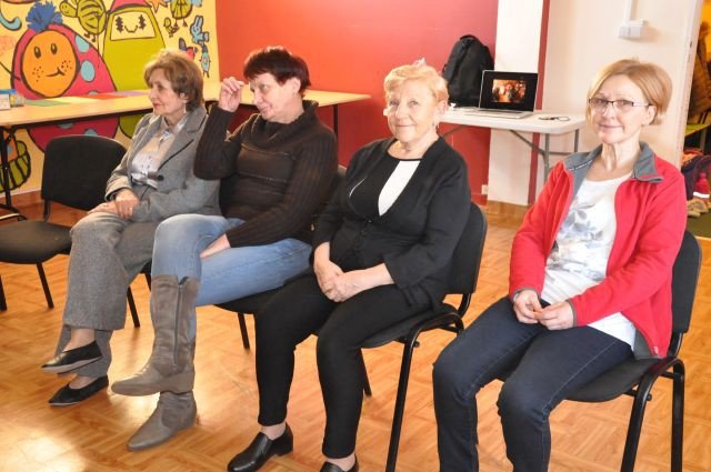 tance-w-kregu-w-przystani-tworczej-foto-74315