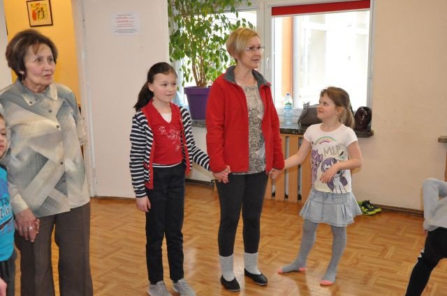 tance-w-kregu-w-przystani-tworczej-foto-74315