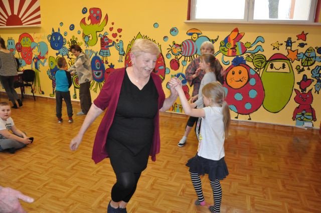 tance-w-kregu-w-przystani-tworczej-foto-74315