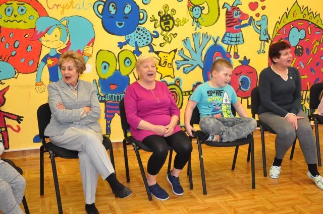 tance-w-kregu-w-przystani-tworczej-foto-74315