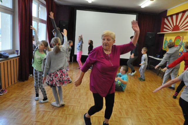 tance-w-kregu-w-przystani-tworczej-foto-74315