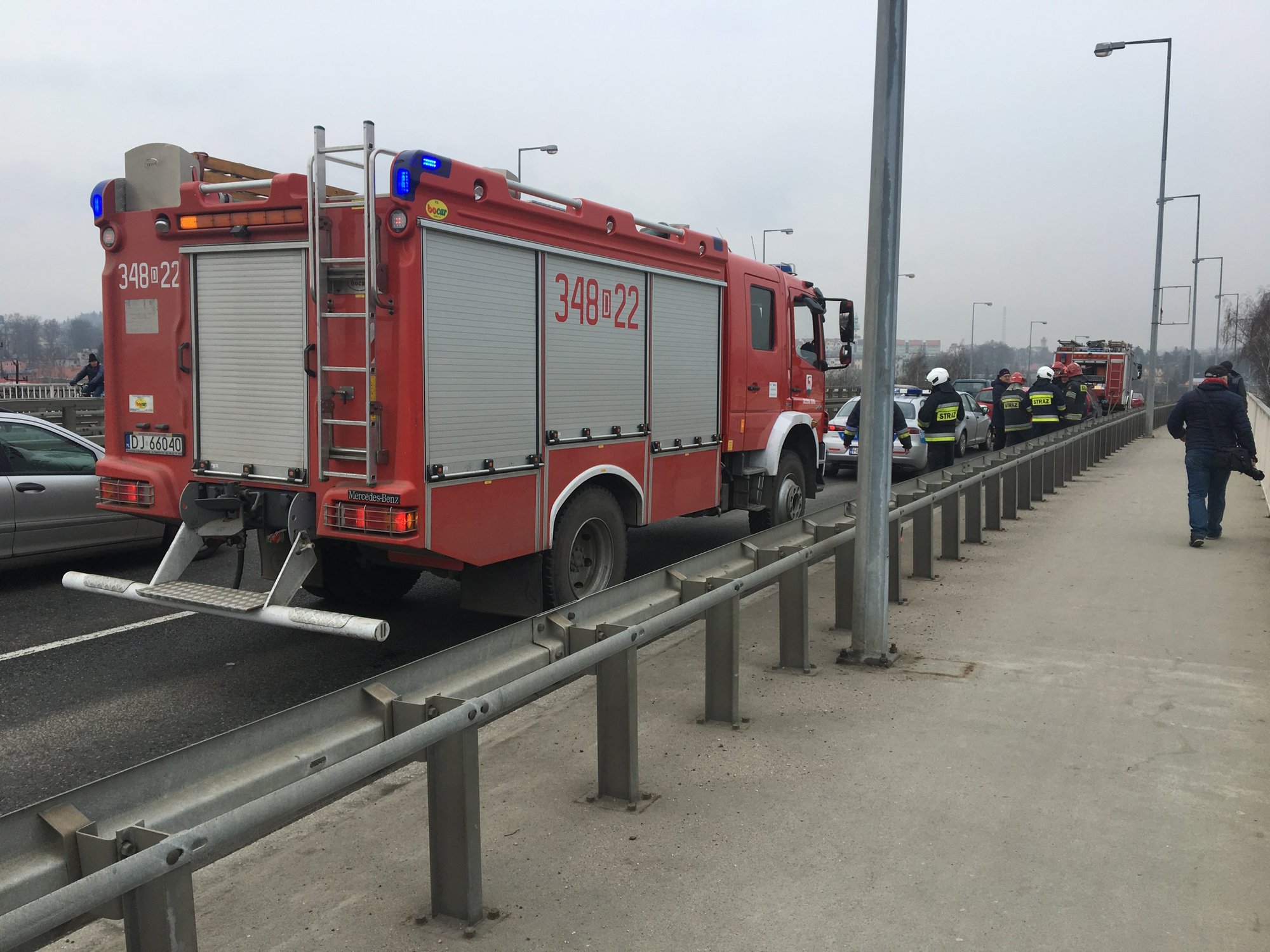 zderzenie-trzech-aut-na-estakadzie-foto-74327