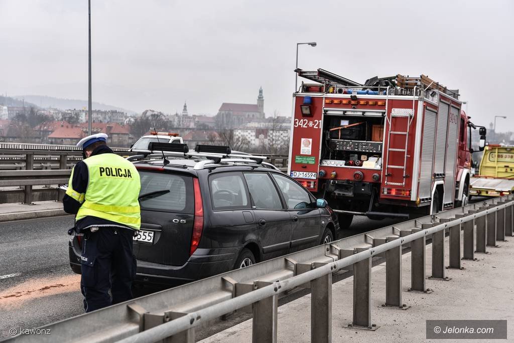 zderzenie-trzech-aut-na-estakadzie-foto-74327