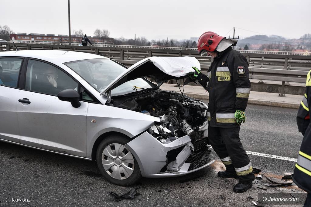 zderzenie-trzech-aut-na-estakadzie-foto-74327