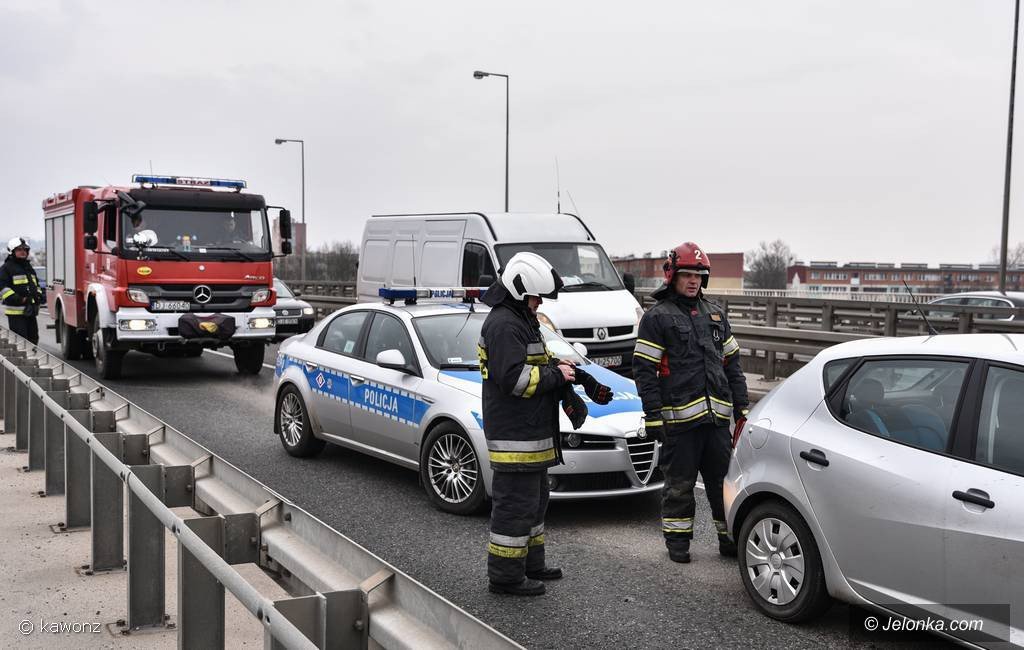 zderzenie-trzech-aut-na-estakadzie-foto-74327