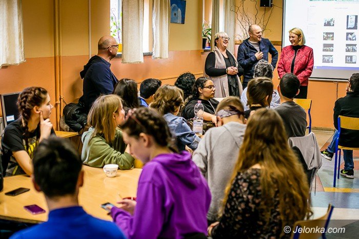 interact-w-suzbie-pokojuspotkanie-modych-foto-74354