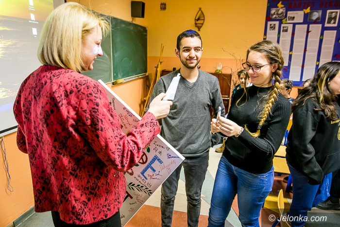 interact-w-suzbie-pokojuspotkanie-modych-foto-74354