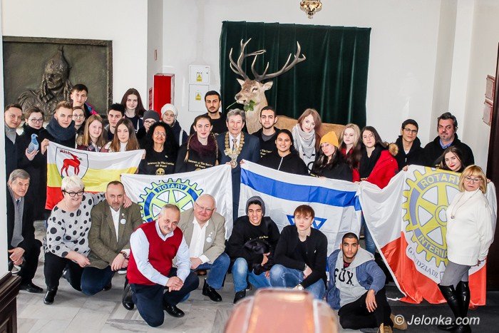 interact-w-suzbie-pokojuspotkanie-modych-foto-74354