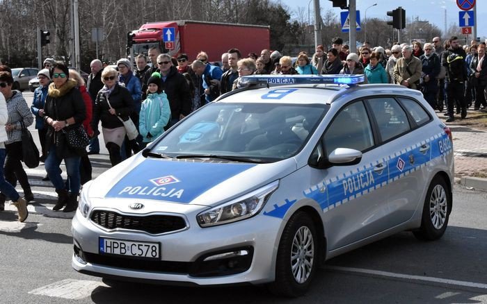 wierni-z-zabobrza-przeszli-droga-krzyzowa-foto-74386