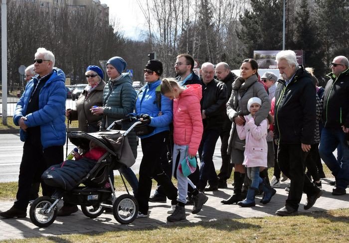 wierni-z-zabobrza-przeszli-droga-krzyzowa-foto-74386