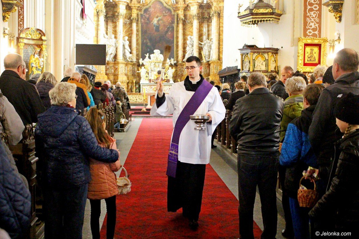 jeleniogorzanie-swieca-pokarmy-foto-74395