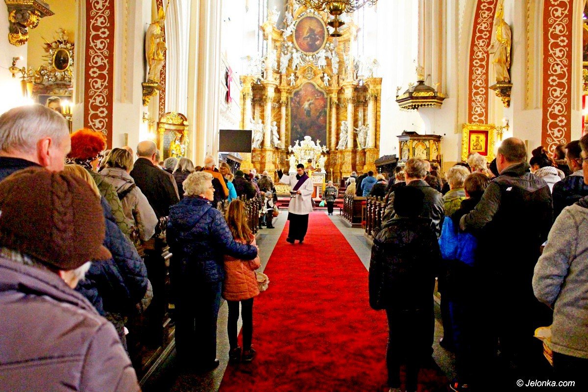 jeleniogorzanie-swieca-pokarmy-foto-74395