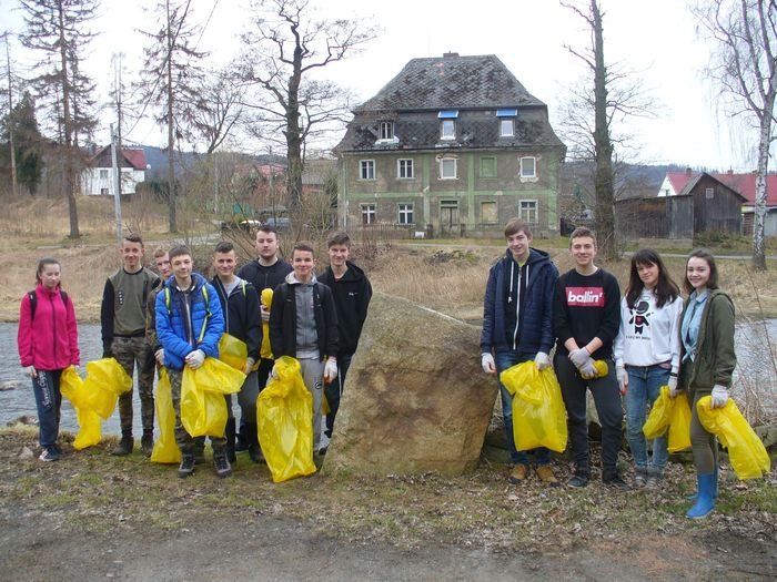 uczniowie-wspieraja-akcje-ratujmy-bobr-foto-74493