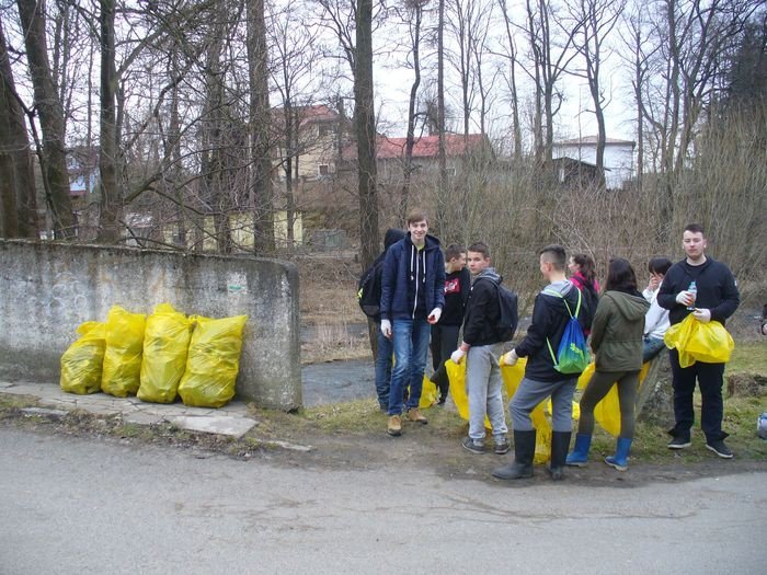 uczniowie-wspieraja-akcje-ratujmy-bobr-foto-74493