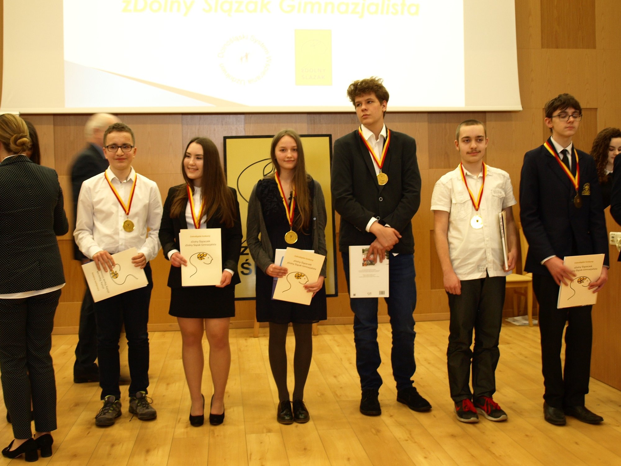 gimnazjalistki-z-zeroma-w-gronie-najlepszych-na-dolnym-slasku-foto-74511