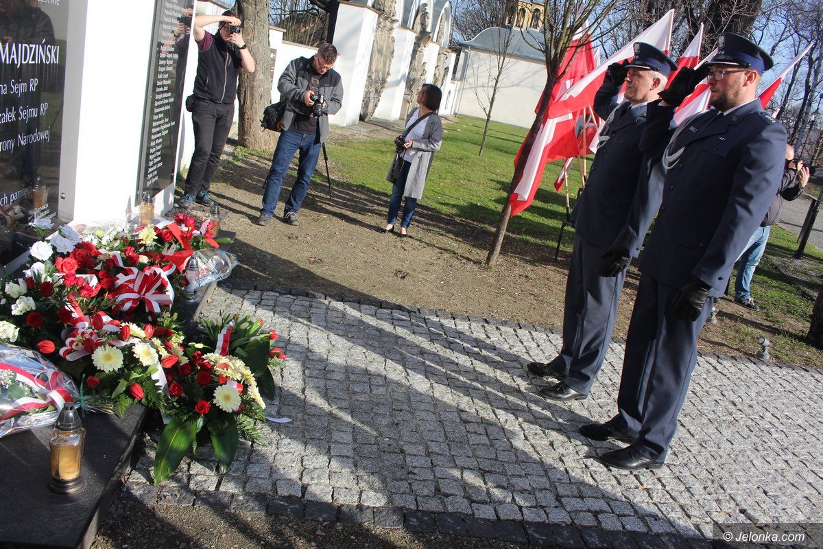 o-841-uczcili-pamiec-ofiar-katastrofy-smolenskiej-foto-74549